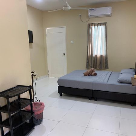 Maze Roomstay Langkawi Pantai Cenang  Bagian luar foto