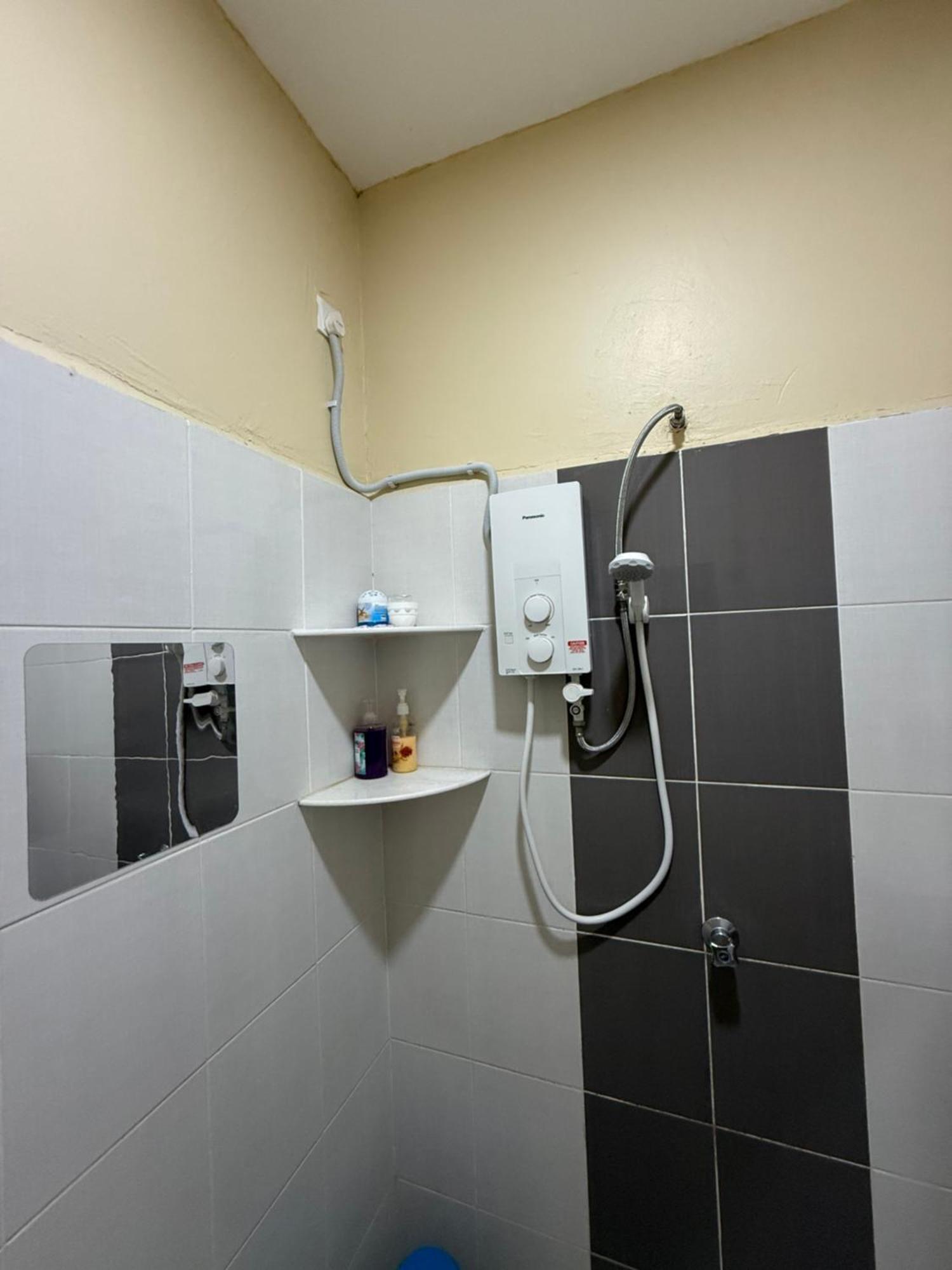Maze Roomstay Langkawi Pantai Cenang  Bagian luar foto